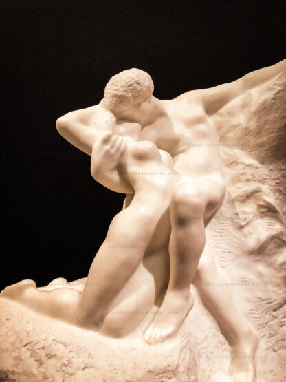 Dark Academia statue of angels kissing